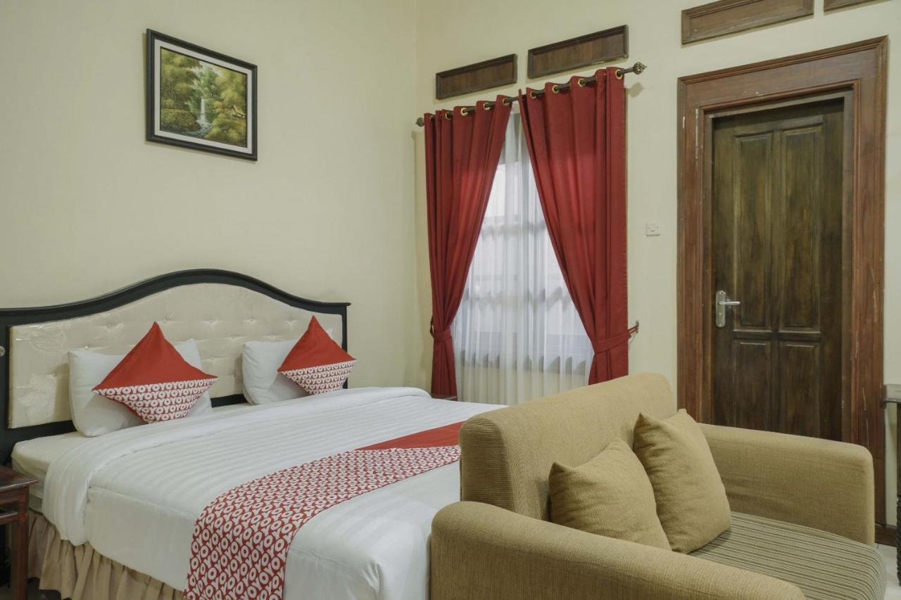 Oyo 804 Ndalem Maharani Guest House Yogyakarta Exteriör bild