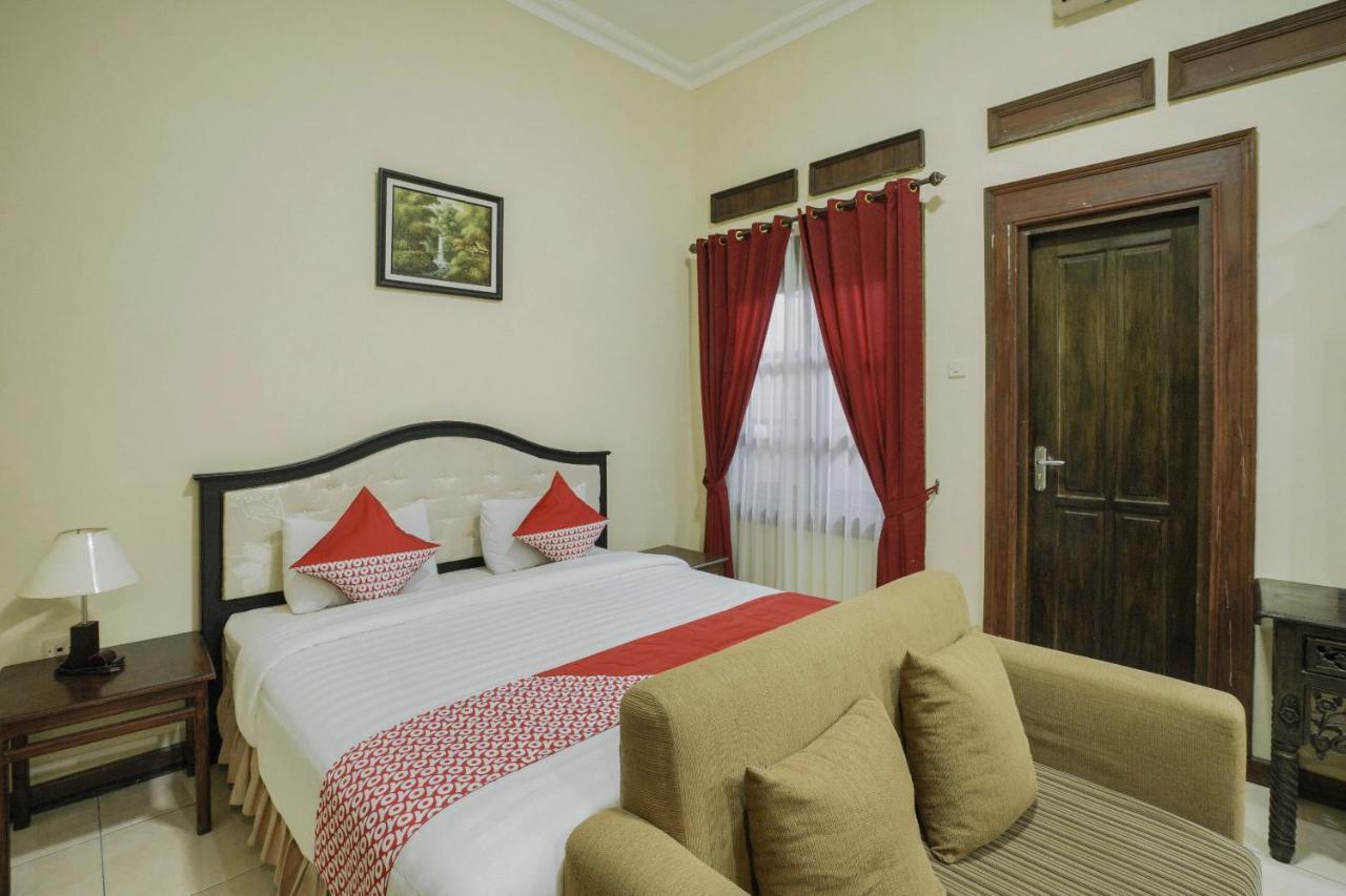 Oyo 804 Ndalem Maharani Guest House Yogyakarta Exteriör bild