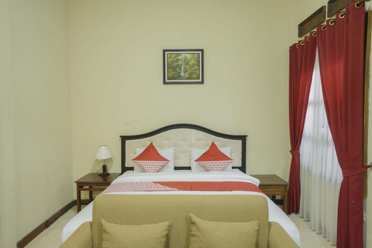 Oyo 804 Ndalem Maharani Guest House Yogyakarta Exteriör bild