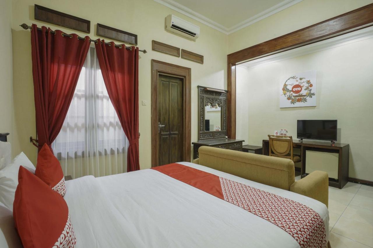 Oyo 804 Ndalem Maharani Guest House Yogyakarta Exteriör bild