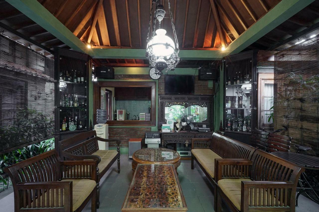 Oyo 804 Ndalem Maharani Guest House Yogyakarta Exteriör bild