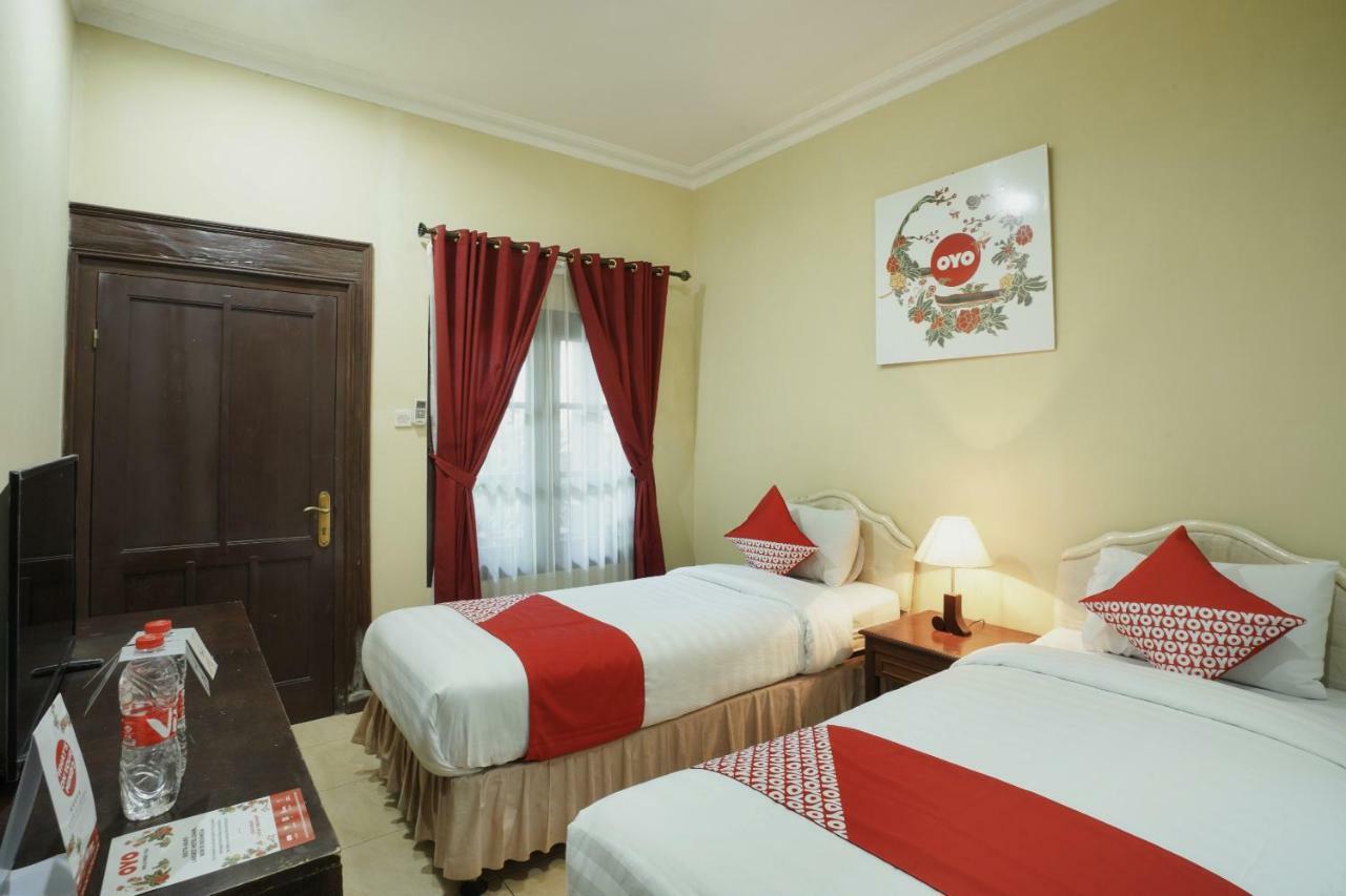Oyo 804 Ndalem Maharani Guest House Yogyakarta Exteriör bild