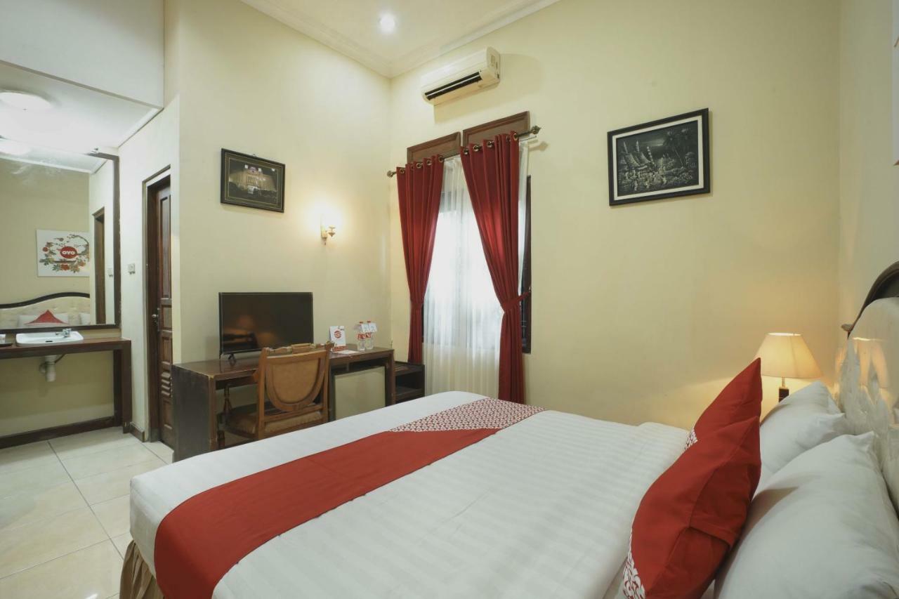 Oyo 804 Ndalem Maharani Guest House Yogyakarta Exteriör bild