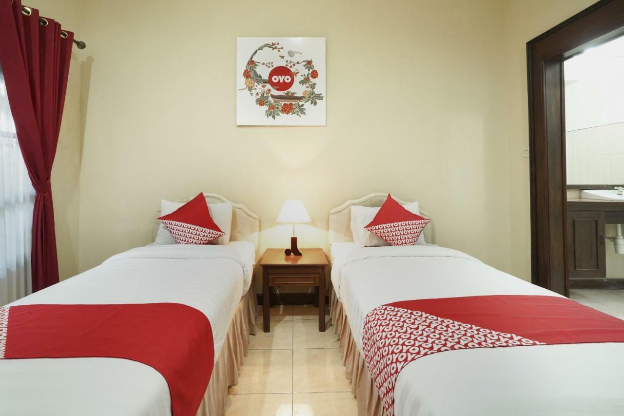 Oyo 804 Ndalem Maharani Guest House Yogyakarta Exteriör bild