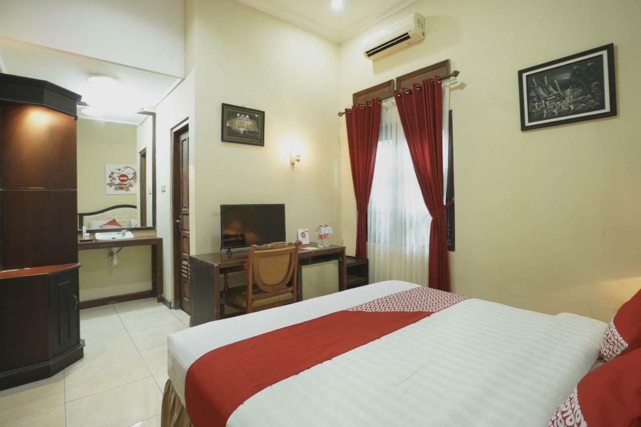 Oyo 804 Ndalem Maharani Guest House Yogyakarta Exteriör bild