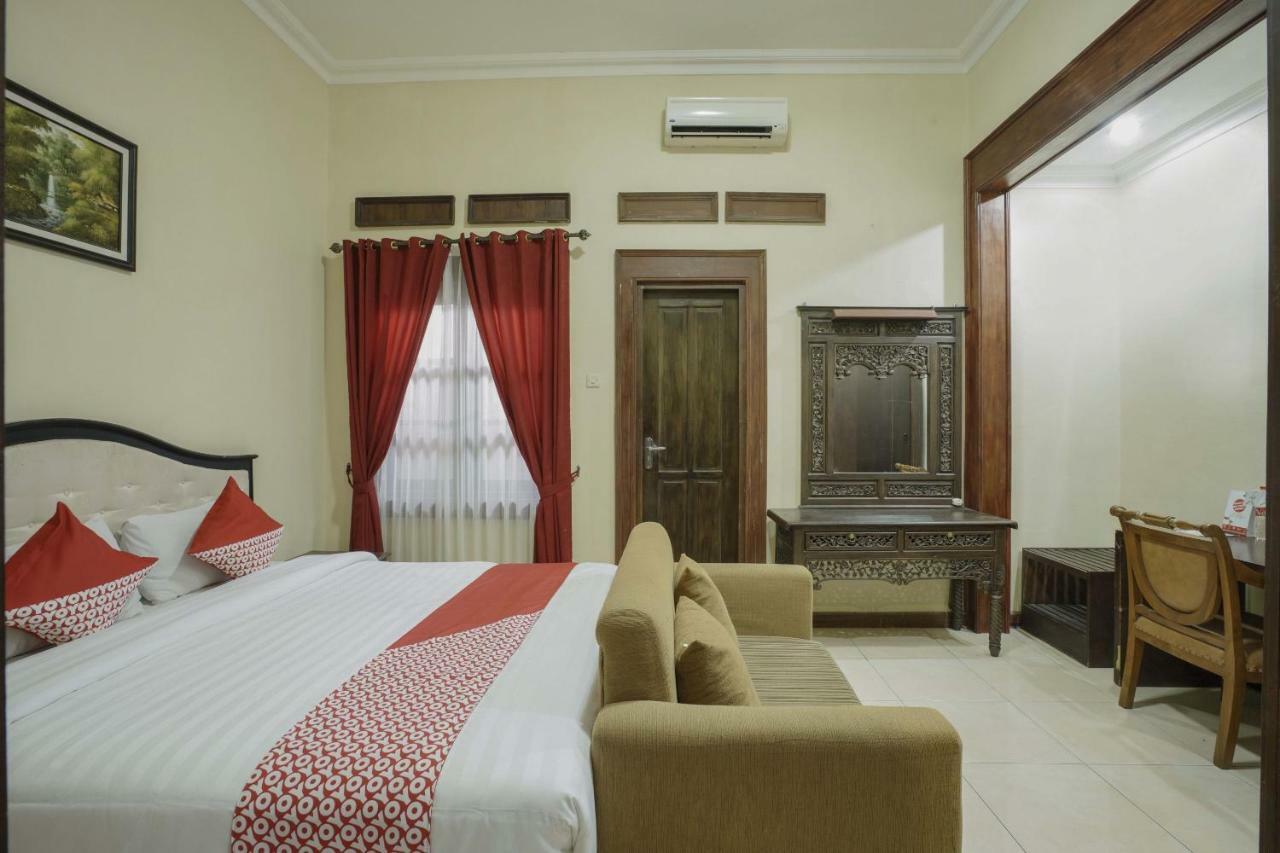 Oyo 804 Ndalem Maharani Guest House Yogyakarta Exteriör bild