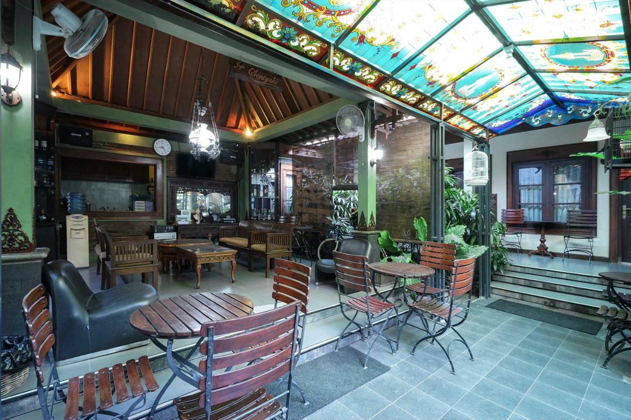 Oyo 804 Ndalem Maharani Guest House Yogyakarta Exteriör bild