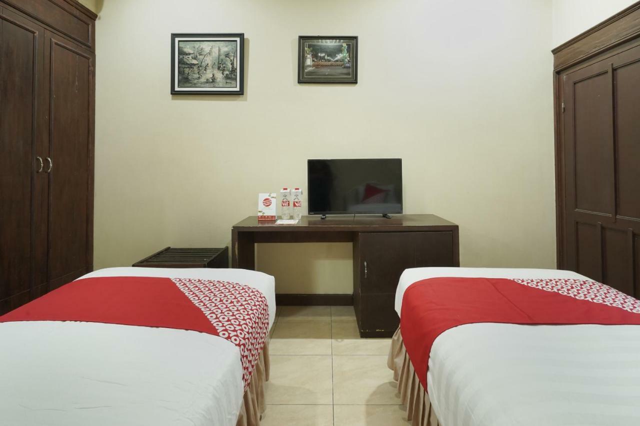 Oyo 804 Ndalem Maharani Guest House Yogyakarta Exteriör bild