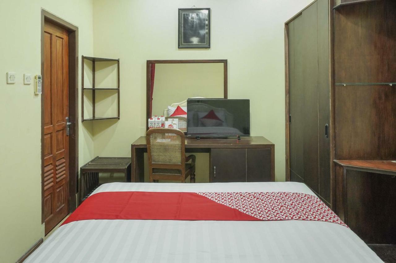 Oyo 804 Ndalem Maharani Guest House Yogyakarta Exteriör bild