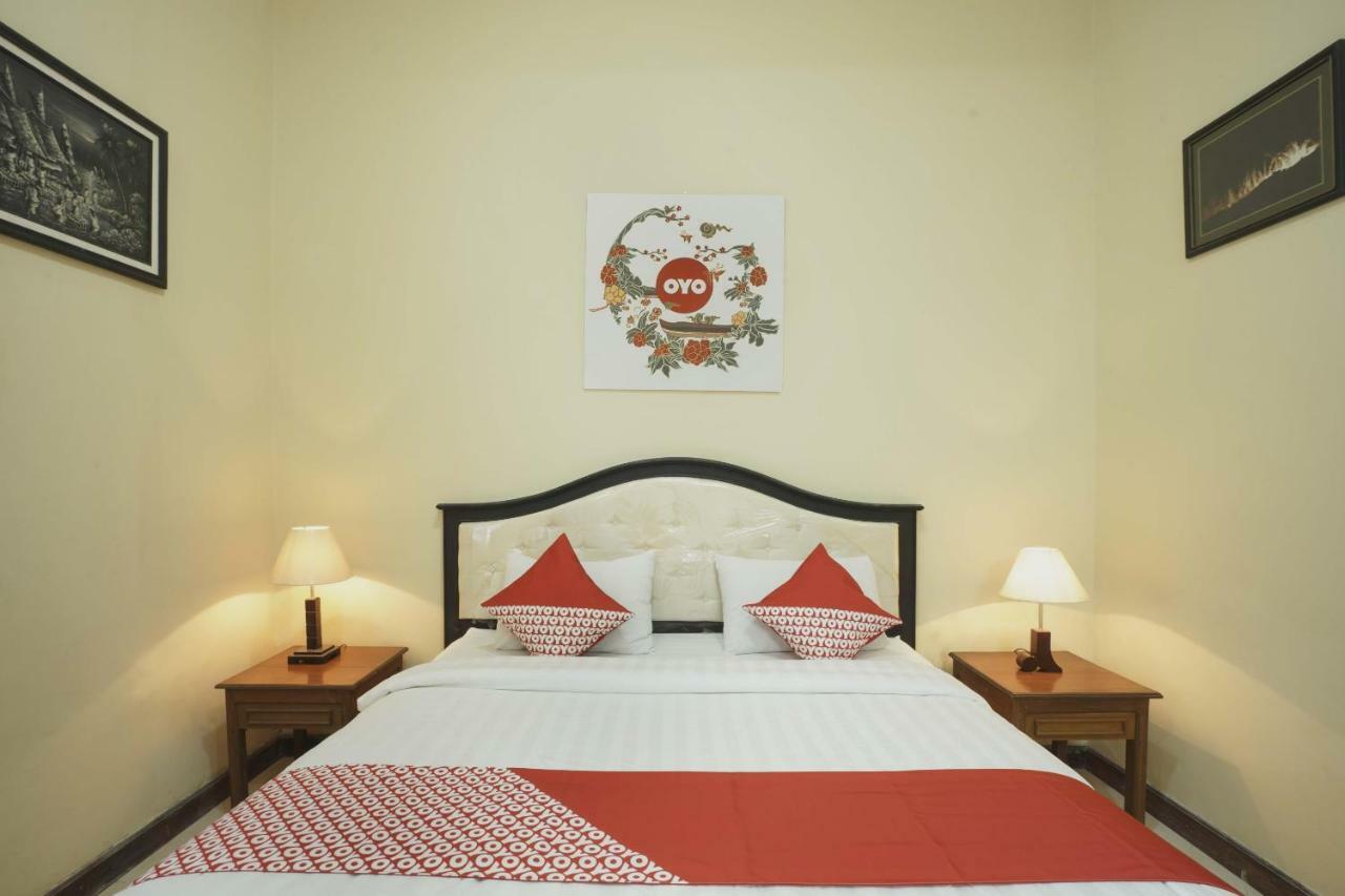Oyo 804 Ndalem Maharani Guest House Yogyakarta Exteriör bild