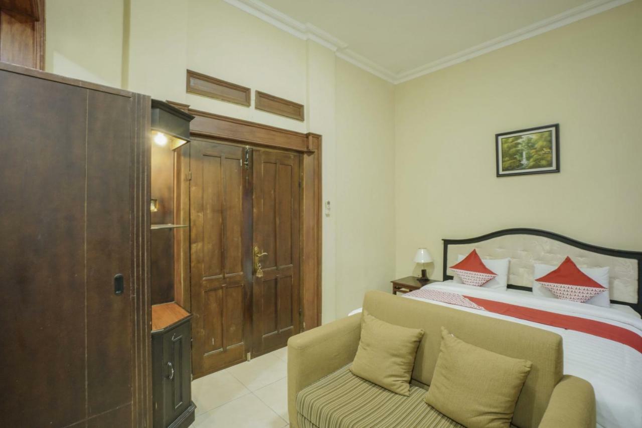 Oyo 804 Ndalem Maharani Guest House Yogyakarta Exteriör bild