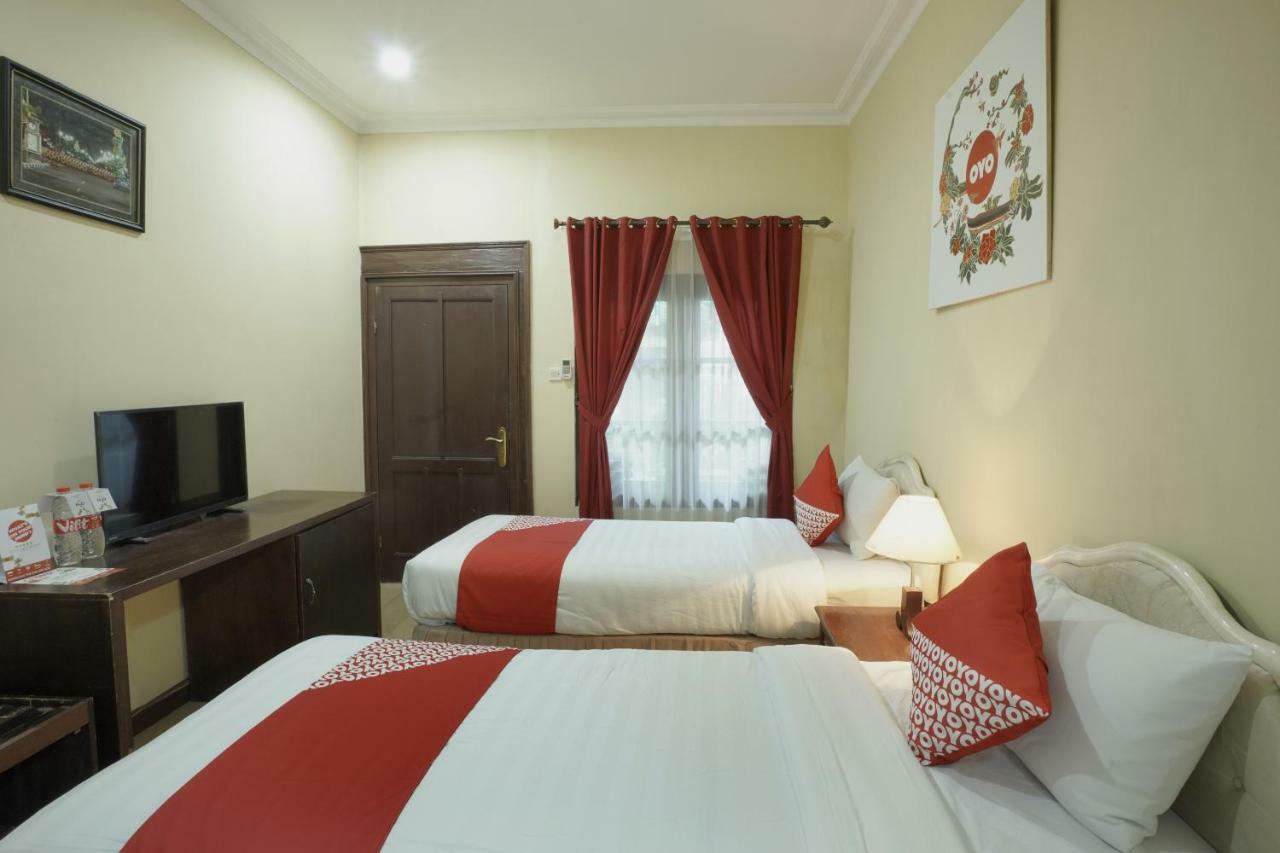 Oyo 804 Ndalem Maharani Guest House Yogyakarta Exteriör bild