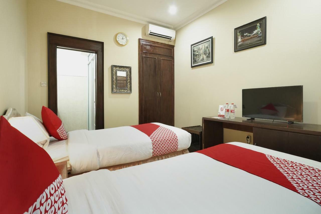 Oyo 804 Ndalem Maharani Guest House Yogyakarta Exteriör bild