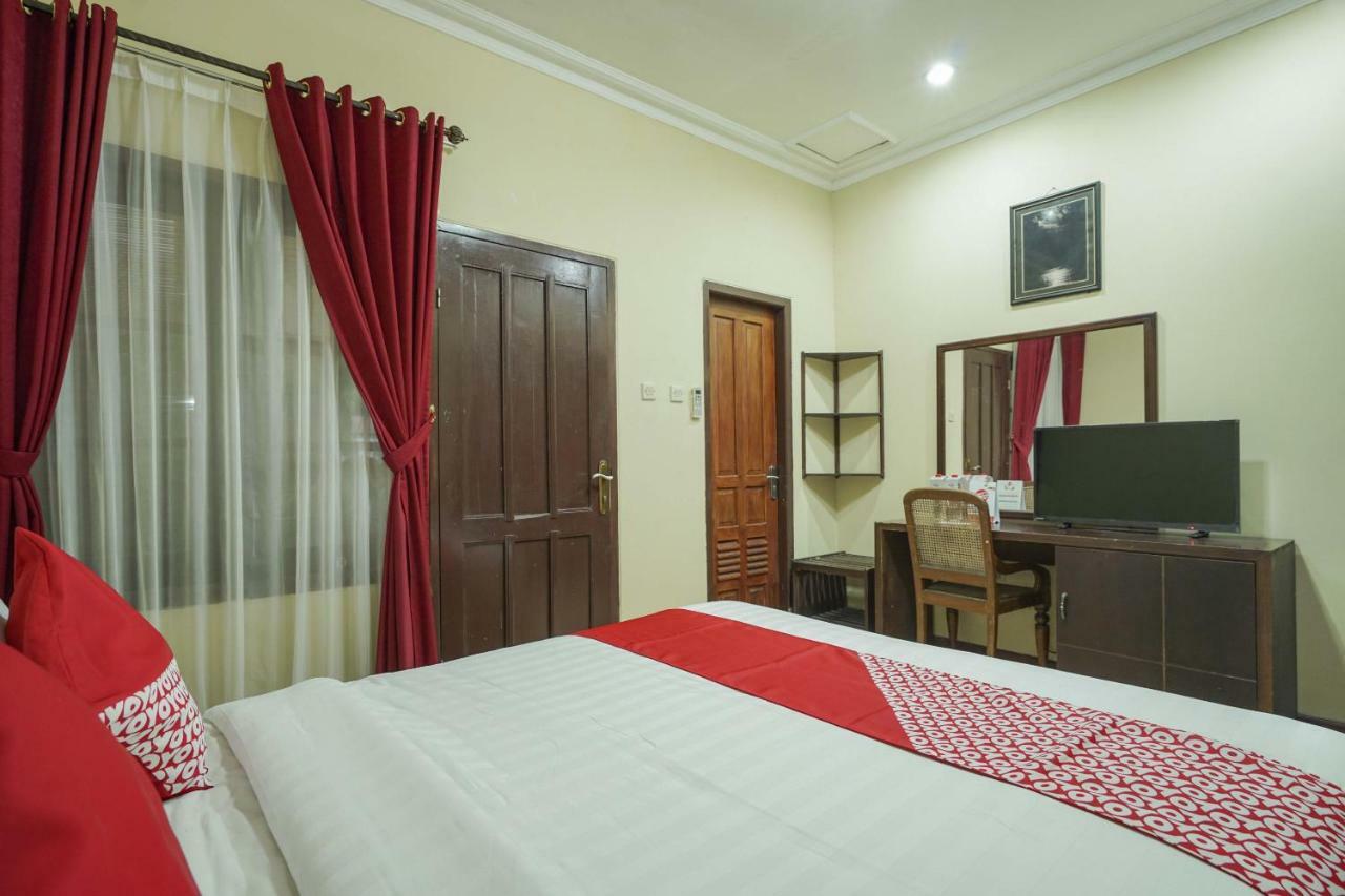 Oyo 804 Ndalem Maharani Guest House Yogyakarta Exteriör bild