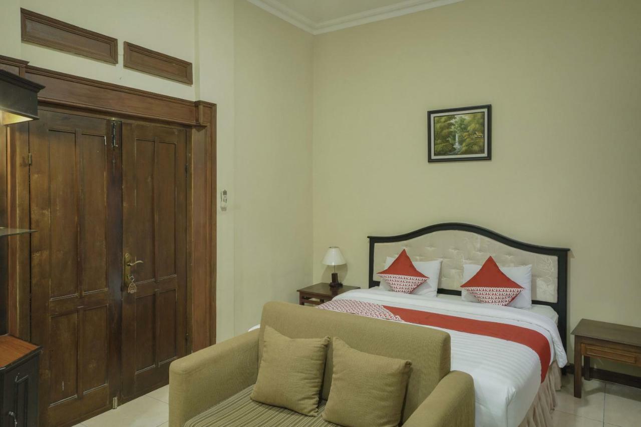 Oyo 804 Ndalem Maharani Guest House Yogyakarta Exteriör bild