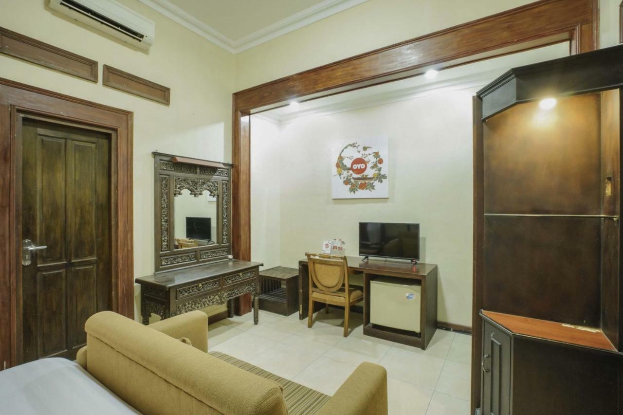 Oyo 804 Ndalem Maharani Guest House Yogyakarta Exteriör bild