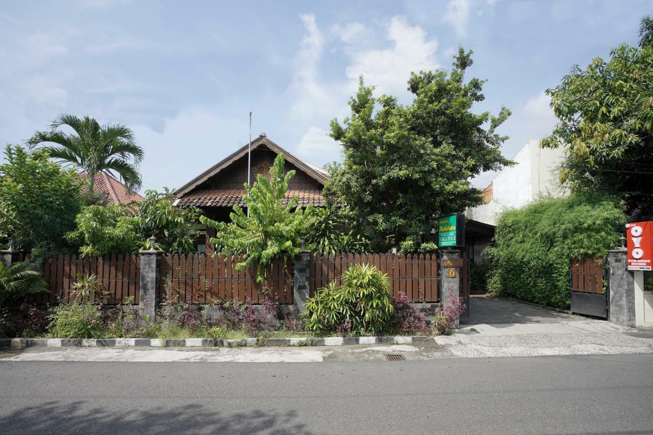 Oyo 804 Ndalem Maharani Guest House Yogyakarta Exteriör bild