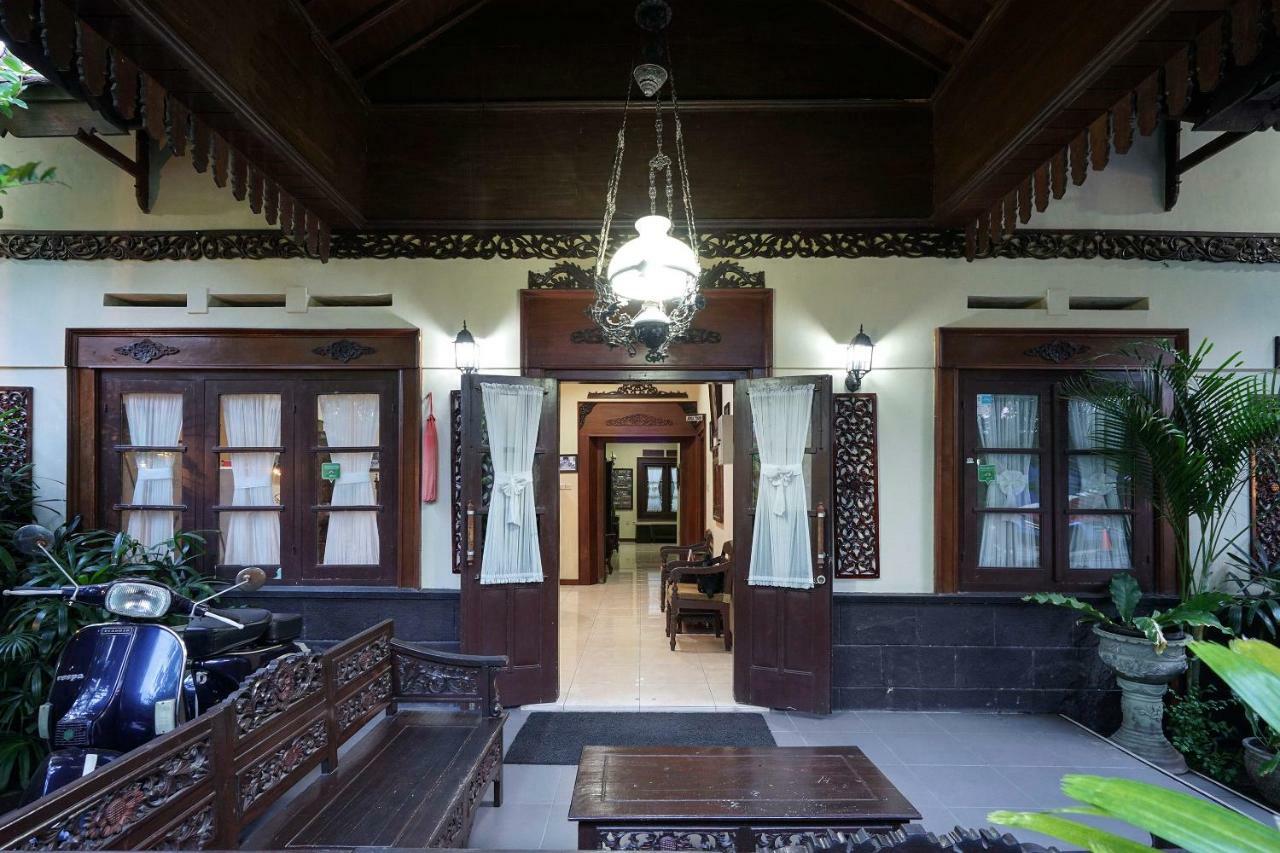 Oyo 804 Ndalem Maharani Guest House Yogyakarta Exteriör bild