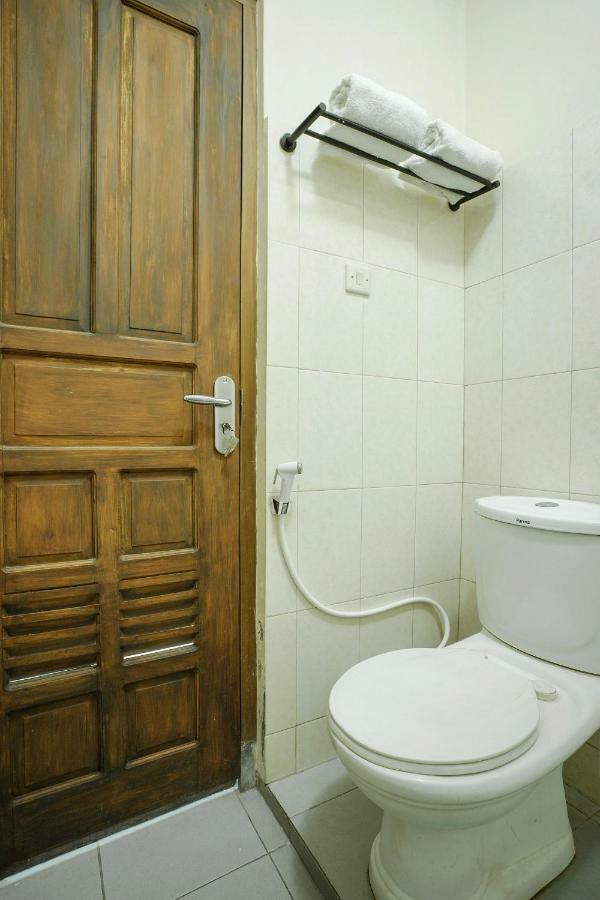 Oyo 804 Ndalem Maharani Guest House Yogyakarta Exteriör bild