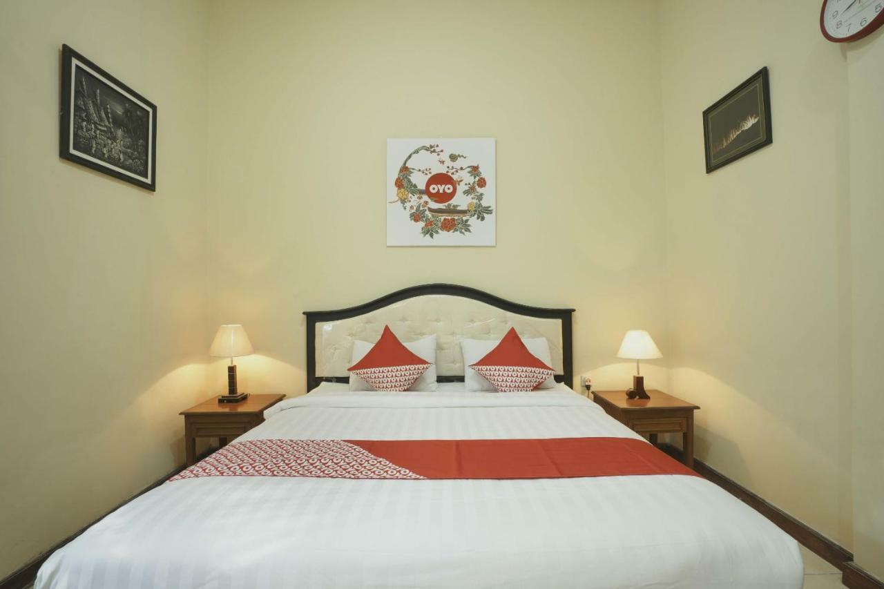 Oyo 804 Ndalem Maharani Guest House Yogyakarta Exteriör bild