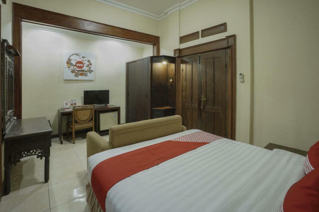 Oyo 804 Ndalem Maharani Guest House Yogyakarta Exteriör bild